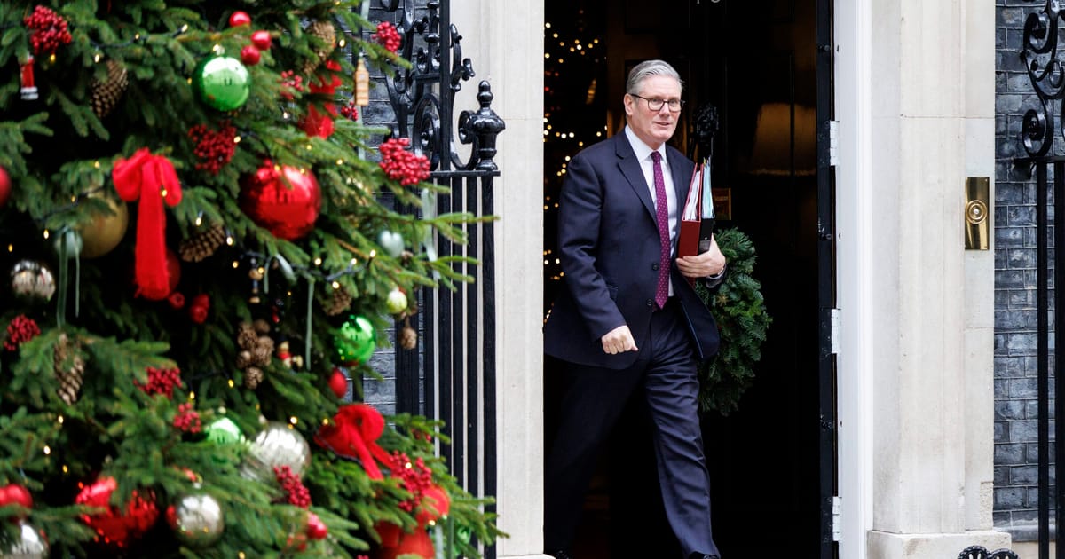 Starmer bats away Badenoch’s festive barbs – POLITICO