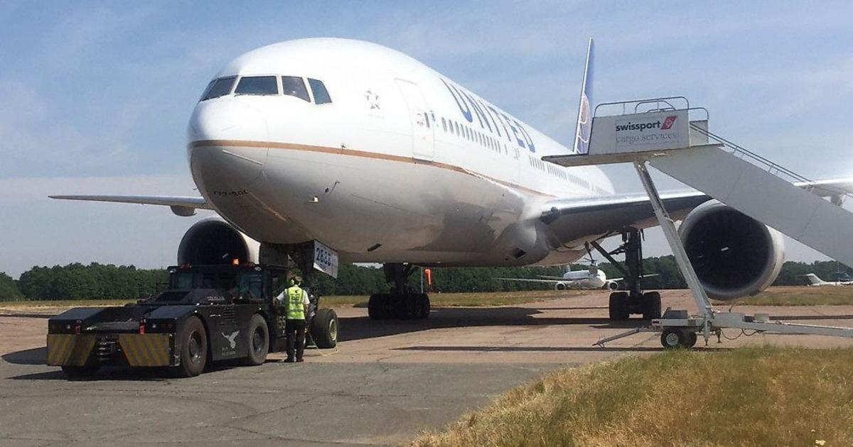 Flight in emergency landing at Edinburgh Airport amid 'burning smell'