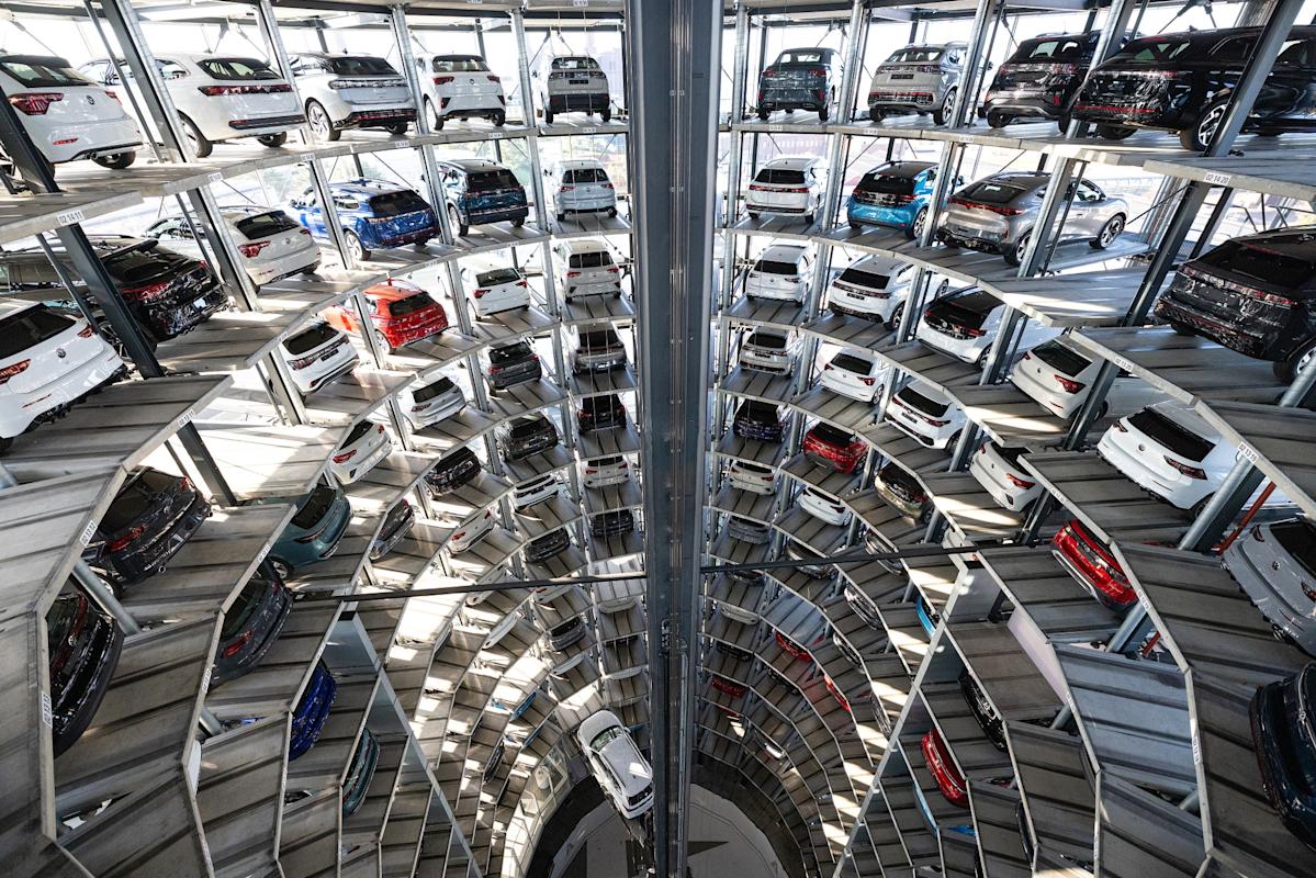 EU Seeking to Buy Time for Transition to Emission-Free Cars