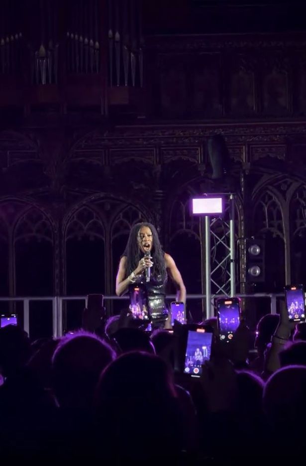 Fans were left disappointed after waiting for hours to see Heather perform for around 25 minutes