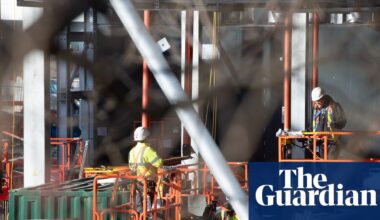 UK construction sector ‘suffers sharpest slowdown since first Covid lockdown’ | Construction industry