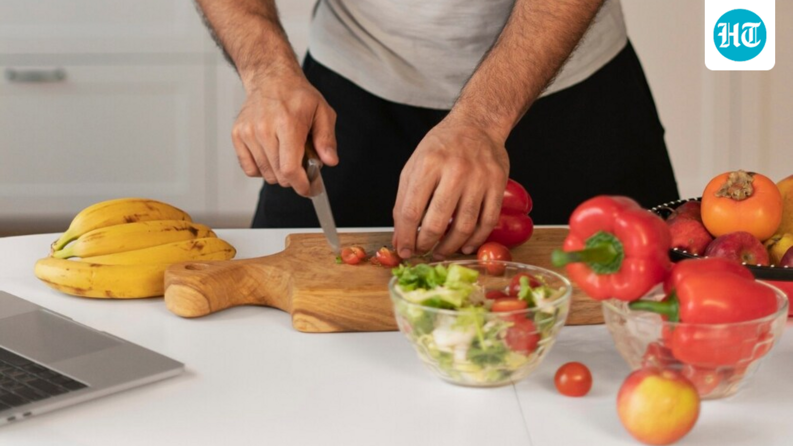 Fitness trainer shares simple diet plan he uses to stay lean all around the year: 'Try this method for at least 1 month'