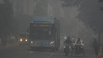 Air quality worsens: Dense smog shrouds Delhi-NCR, visibility drops sharply; IndiGo, Air India issue advisory