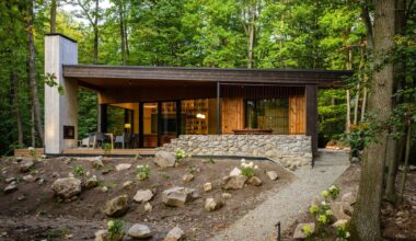 Monolith Lodge / Pyxis Nautica + Hello Wood