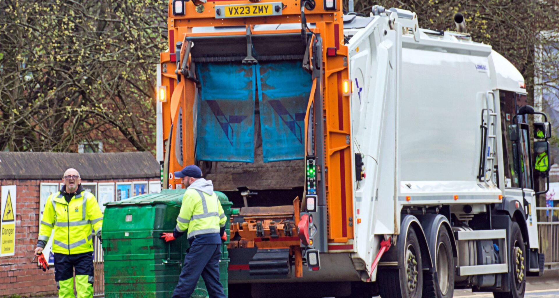 Scots council bin workers told they'll have more than £100 docked from wages