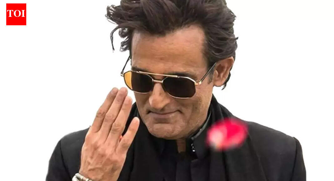 'He knew he had killed it,' says 'Dhurandhar' actor Hirav Mehta on Akshaye Khanna's step in 'FA9LA' song; opens up on Ranveer Singh's energy during shoot | Hindi Movie News