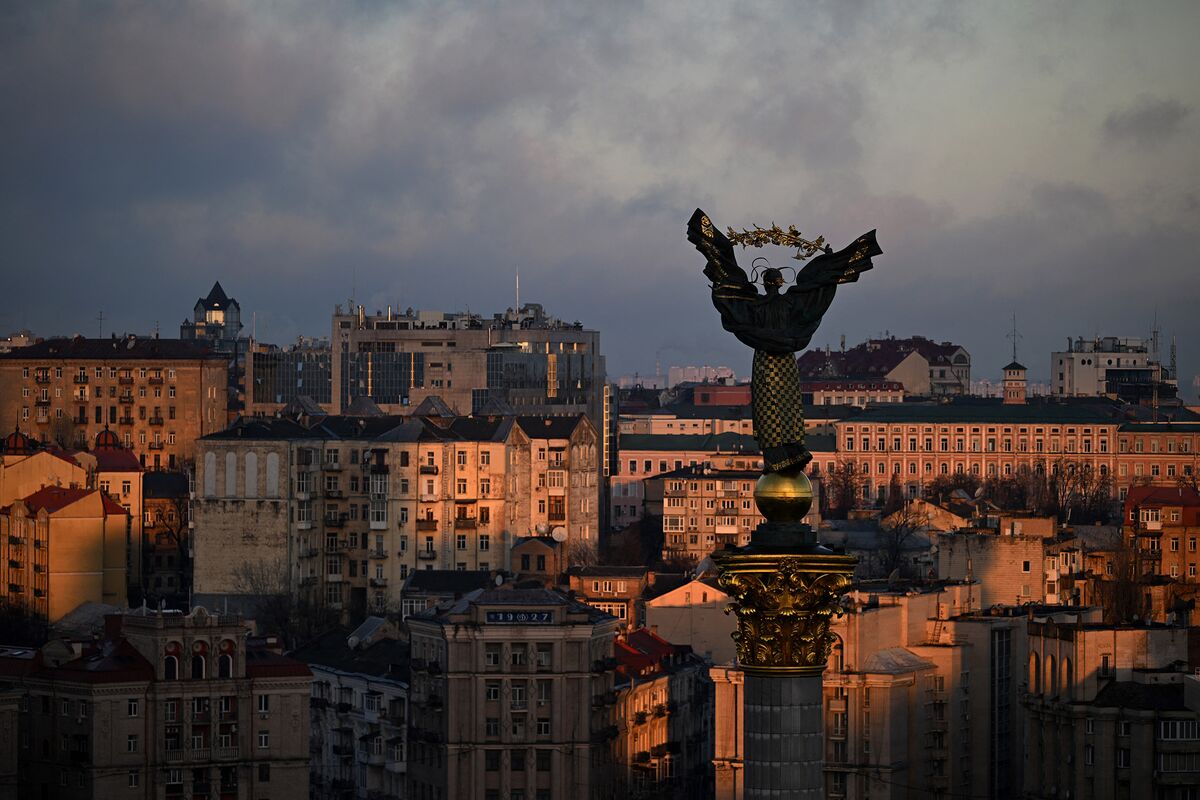 Fitch Lifts Ukraine Rating to CCC After Warrant Conversion