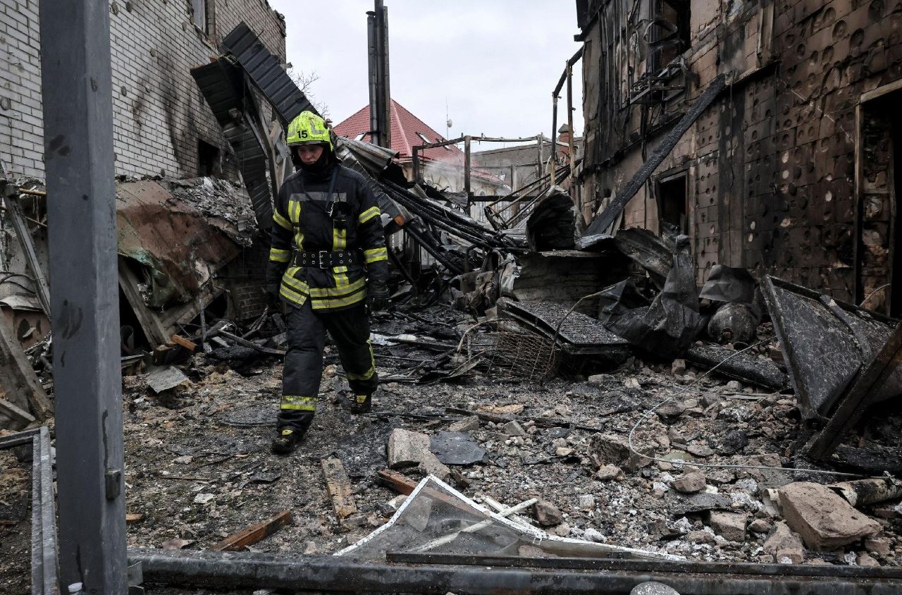 Much of Kyiv without heat after deadly Russian airstrikes