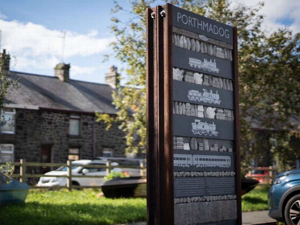 Artwork In Porthmadog (Image Cyngor Gwynedd)