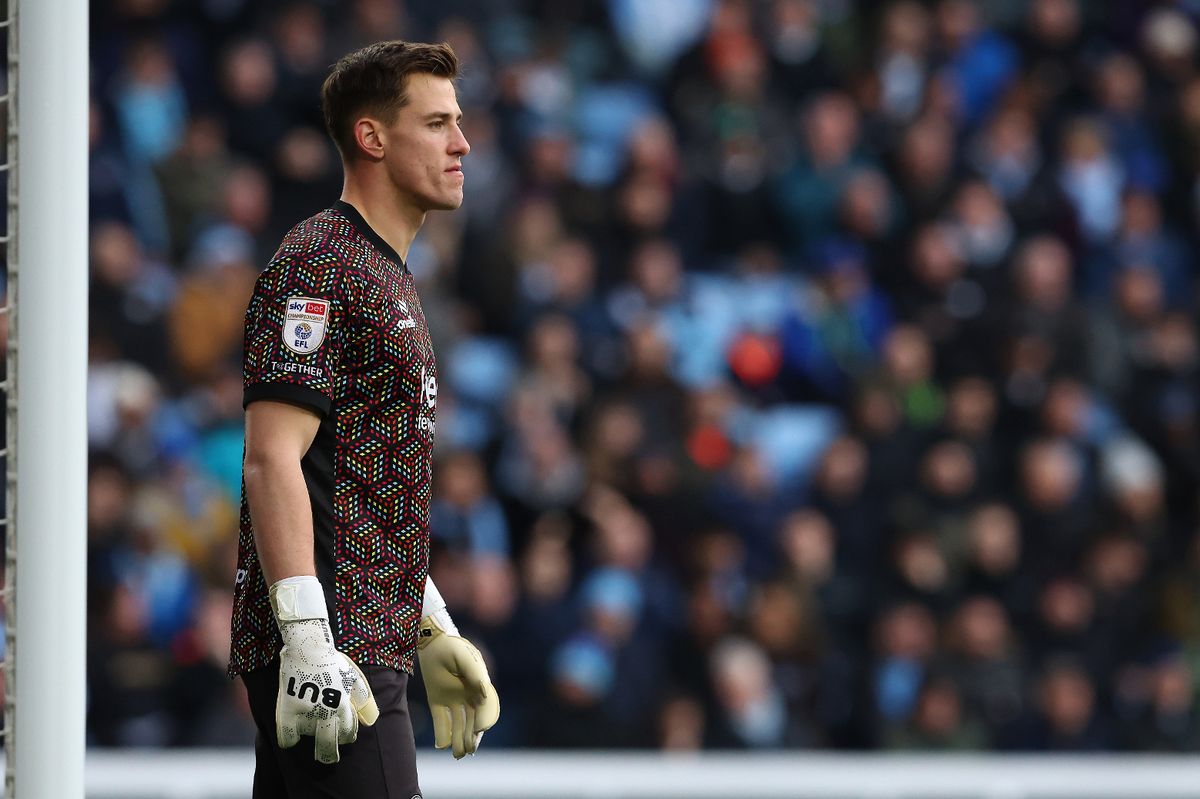COVENTRY, ENGLAND - DECEMBER 13:  Bristol City's goalkeeper Radek Vitek during the Sky Bet Championship match between Coventry City and Bristol City at The Coventry Building Society Arena on December 13, 2025 in Coventry, England. (Photo by Stephen White - CameraSport via Getty Images)