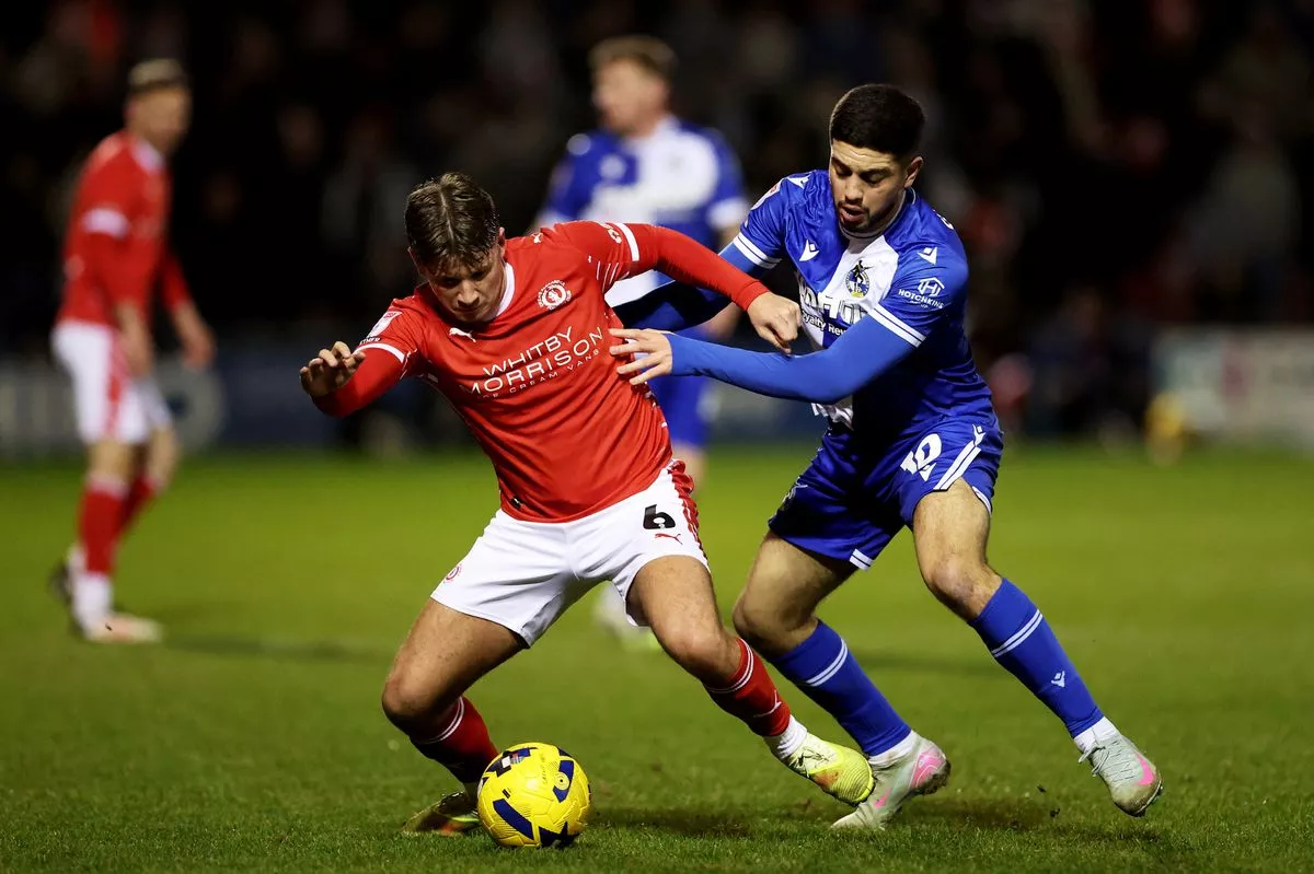 CREWE, ENGLAND - DECEMBER 19: Max Sanders of Crewe Alexandra is challenged by Ruel Sotiriou of Bristol Rovers FC during the Sky Bet League Two match between Crewe Alexandra and Bristol Rovers at Mornflake Stadium on December 19, 2025 in Crewe, England. (Photo by Naomi Baker/Getty Images)