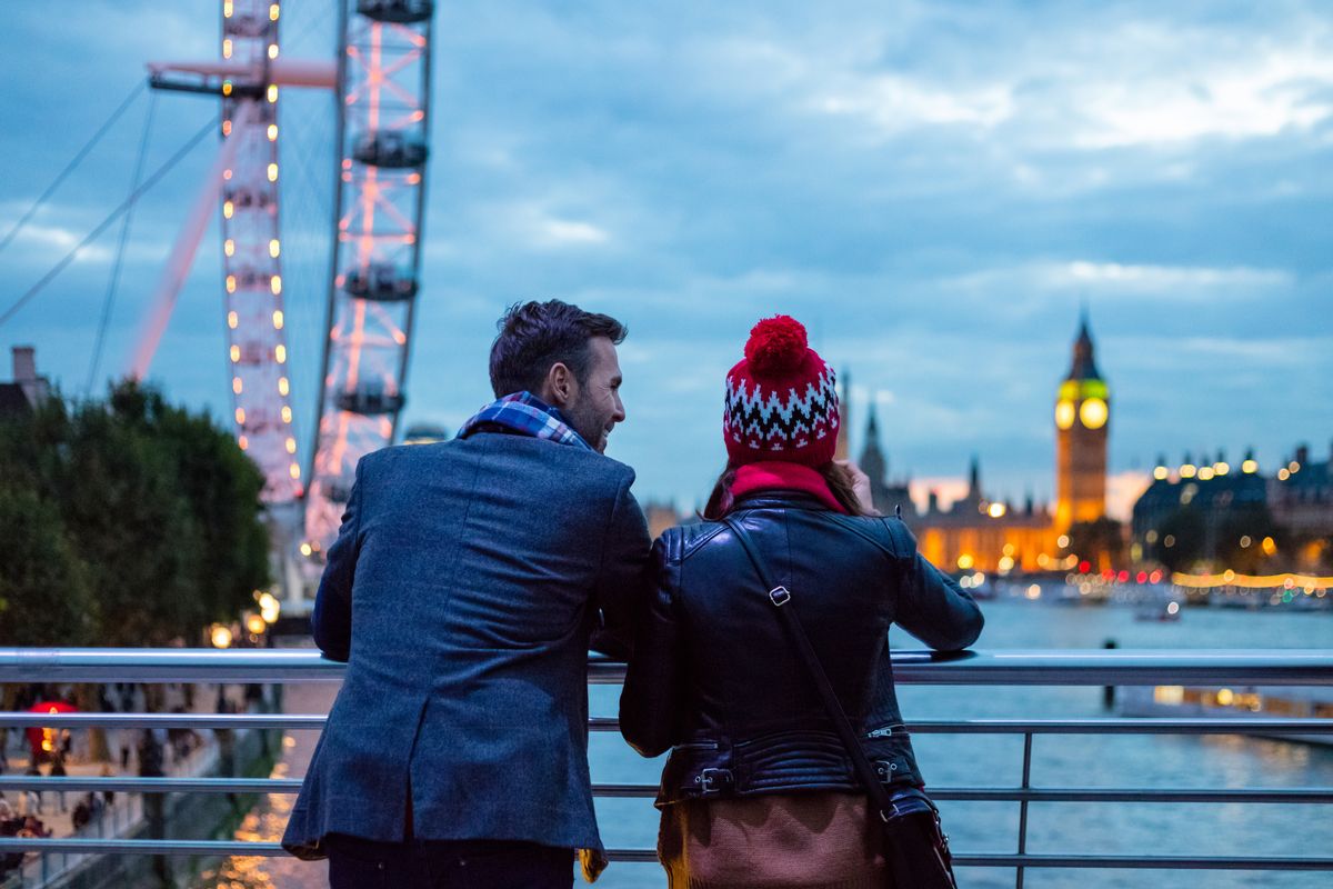 Couple by london eye