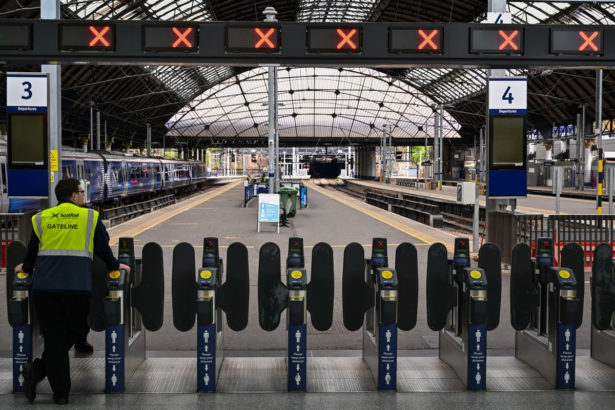 Barriers at Glasgow Queen Street station