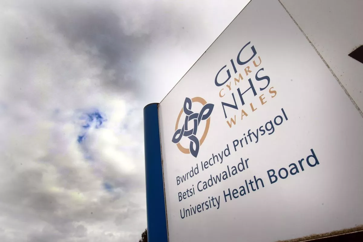 Betsi Cadwaladr University Health Board has urged people to wear face mask in parts of hospitals