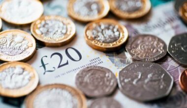 2 dividend stocks that yield double the current UK interest rate