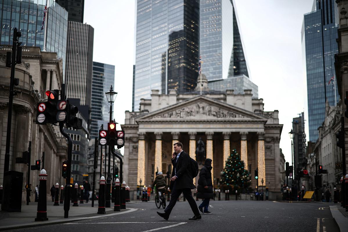 Markets dip as UK jobs data keeps interest rate cut in sight