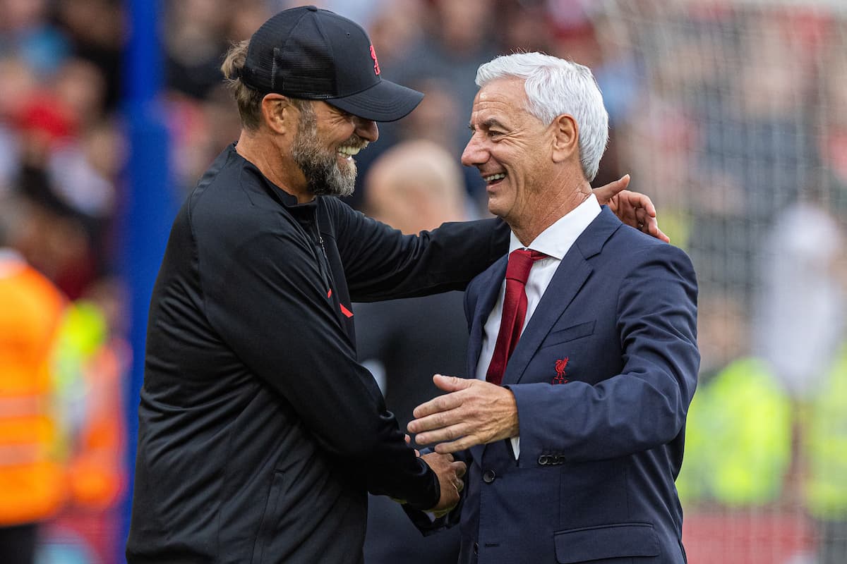 LEICESTER, ENGLAND - Saturday, July 30, 2022: Liverpool's manager Jürgen Klopp (L) embraces former player Ian Rush during the FA Community Shield friendly match between Liverpool FC and Manchester City FC at the King Power Stadium. Liverpool won 3-1. (Pic by David Rawcliffe/Propaganda)