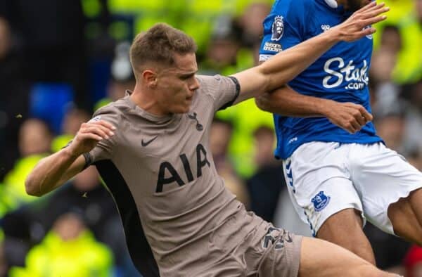 LIVERPOOL, ENGLAND - Saturday, February 3, 2024: Everton's Dominic Calvert-Lewin (R) is challenged by Tottenham Hotspur's Micky van de Ven during the FA Premier League match between Everton FC and Tottenham Hotspur FC at Goodison Park. The game ended in a 2-2 draw. (Photo by David Rawcliffe/Propaganda)
