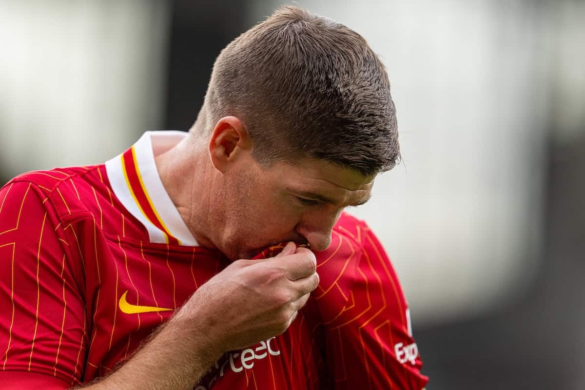 LIVERPOOL, ENGLAND - Saturday, March 22, 2025: Liverpool's Steven Gerrard kisses the badge on his shirt during the LFC Foundation match between Liverpool FC Legends and Chelsea FC Legends at Anfield. Liverpool won 2-0. (Photo by Jon Super/Propaganda)