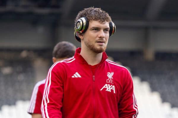 NEWCASTLE-UPON-TYNE, ENGLAND - Monday, August 25, 2025: Liverpool's Harvey Elliott on the pitch before the FA Premier League match between Newcastle United FC and Liverpool FC at St James' Park. Liverpool won 3-2. (Photo by David Rawcliffe/Propaganda)