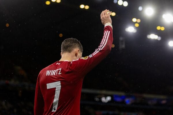 MANCHESTER, ENGLAND - Sunday, November 9, 2025: Liverpool's Florian Wirtz prepares to take a corner-kick during the FA Premier League match between Manchester City FC and Liverpool FC at the City of Manchester Stadium. Man City won 3-0. (Photo by David Rawcliffe/Propaganda)