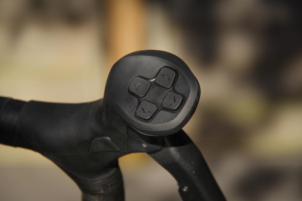 2025 Wahoo KICKR Bike Pro - cursor buttons.jpg