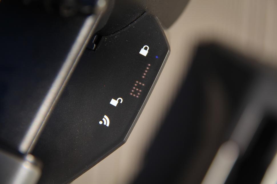 2025 Wahoo KICKR Bike Pro - display.jpg