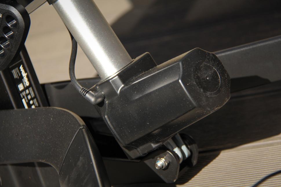 2025 Wahoo KICKR Bike Pro - incline motor.jpg