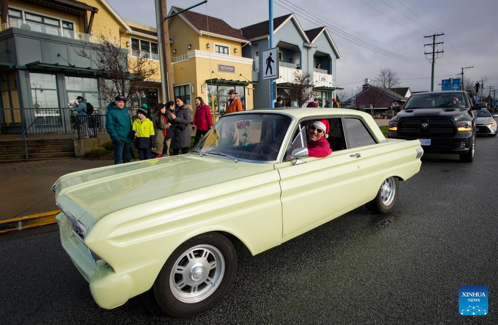 Christmas Classic Car Cruise event held in Richmond, Canada-Xinhua