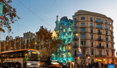 Streets in Spain glow with festive vibe as Christmas lights go up-Xinhua
