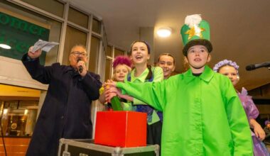 Brunton panto cast switch on Musselburgh's Christmas lights