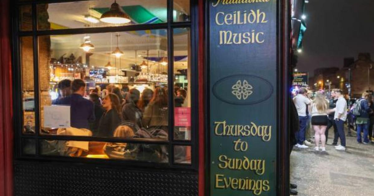 Historic Glasgow trad music pub named best venue in Scotland