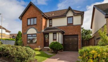 Barrhead home back on the market for offers over 275k