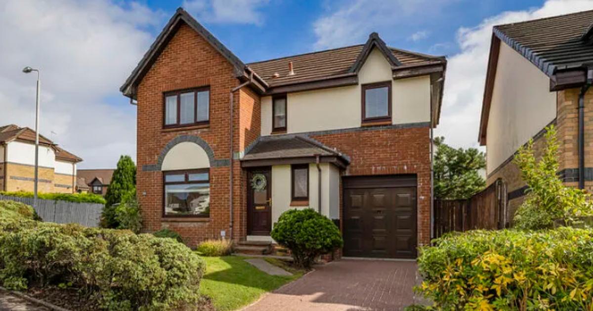 Barrhead home back on the market for offers over 275k