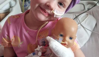 Paisley schoolgirl earns Cancer Research UK Star Award