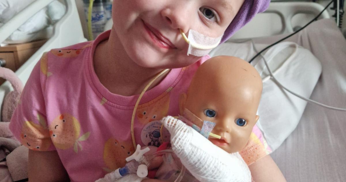 Paisley schoolgirl earns Cancer Research UK Star Award