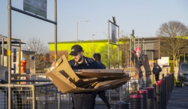 Wiltshire Council faces public over recycling centre closure