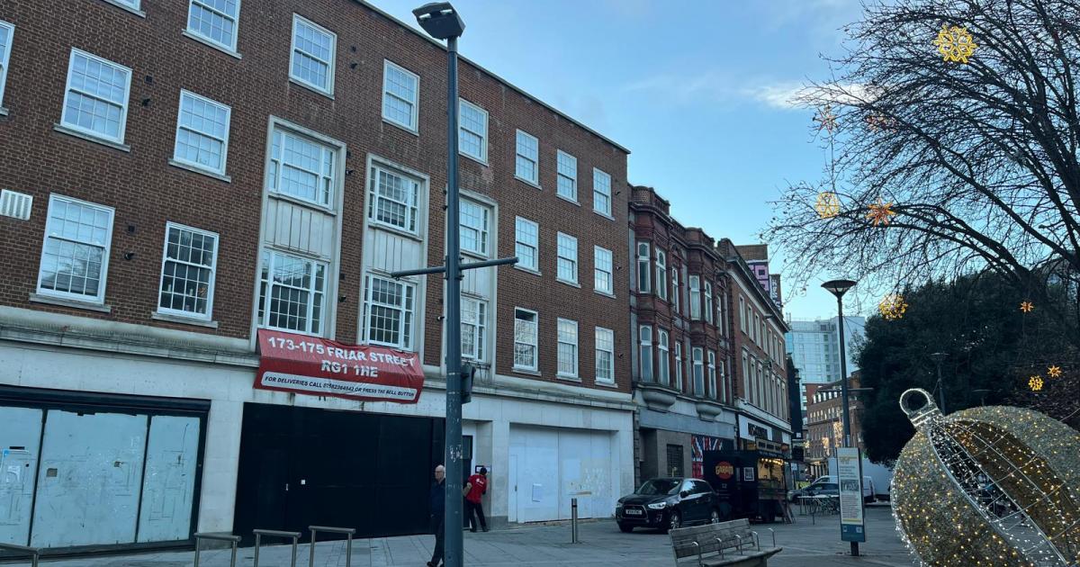 Friar Street, Reading: boarded up Bristol & West Arcade