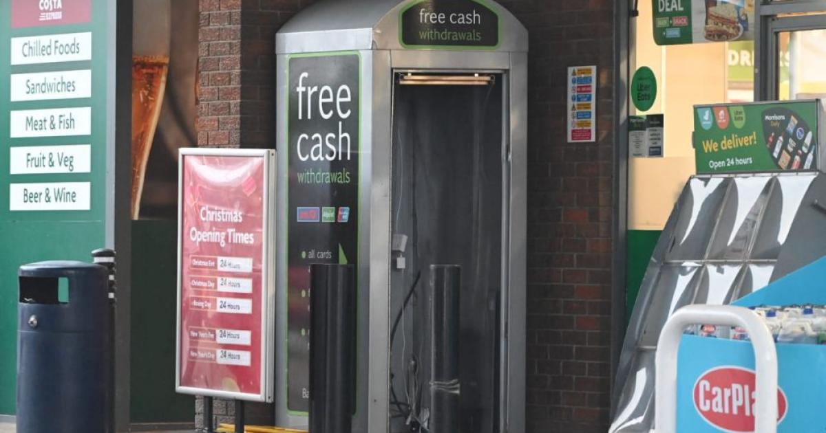 Men attempt to steal cash machine at Tong filling station