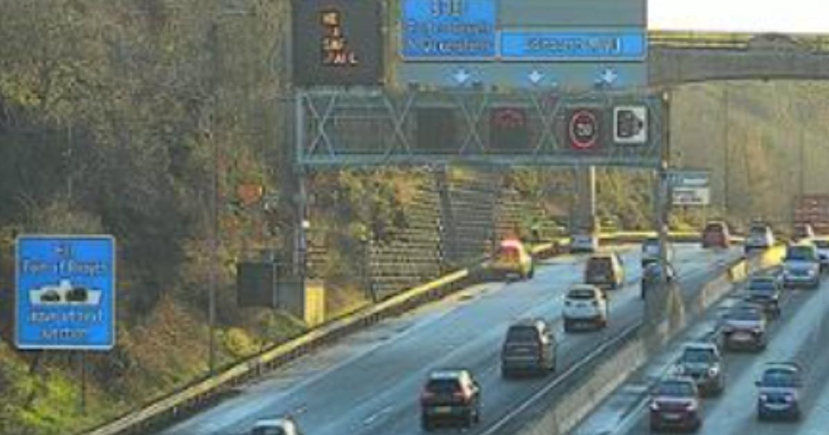Traffic into Edinburgh from Fife held up by M90 crash