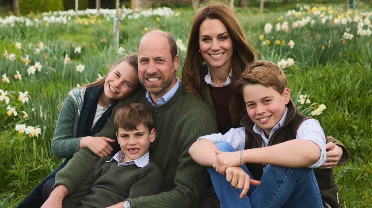 Kate and William release family Christmas card