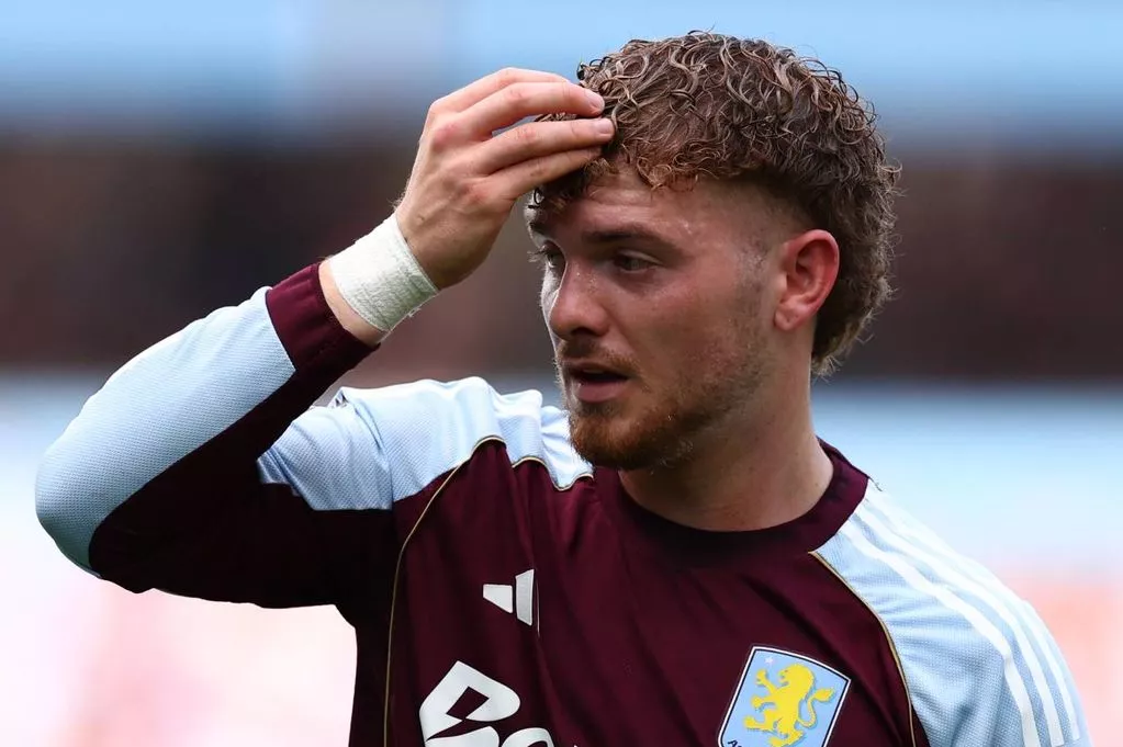BIRMINGHAM, ENGLAND - SEPTEMBER 28: Harvey Elliott of Aston Villa during the Premier League match between Aston Villa and Fulham at Villa Park on September 28, 2025 in Birmingham, England. (Photo by Shaun Brooks - CameraSport via Getty Images)