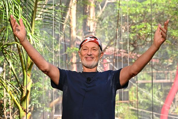 martin kemp leaving im a celeb with hands in air