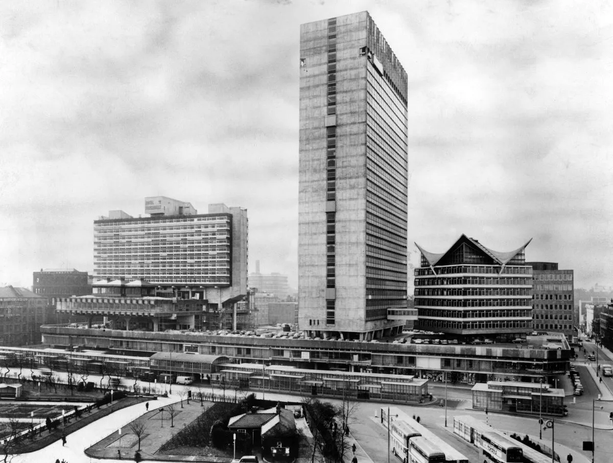 Piccadilly Plaza and Gardens, Manchester. 9th July 1968. (L to R: Piccadilly Hotel, Sunley Tower, Bernard House)