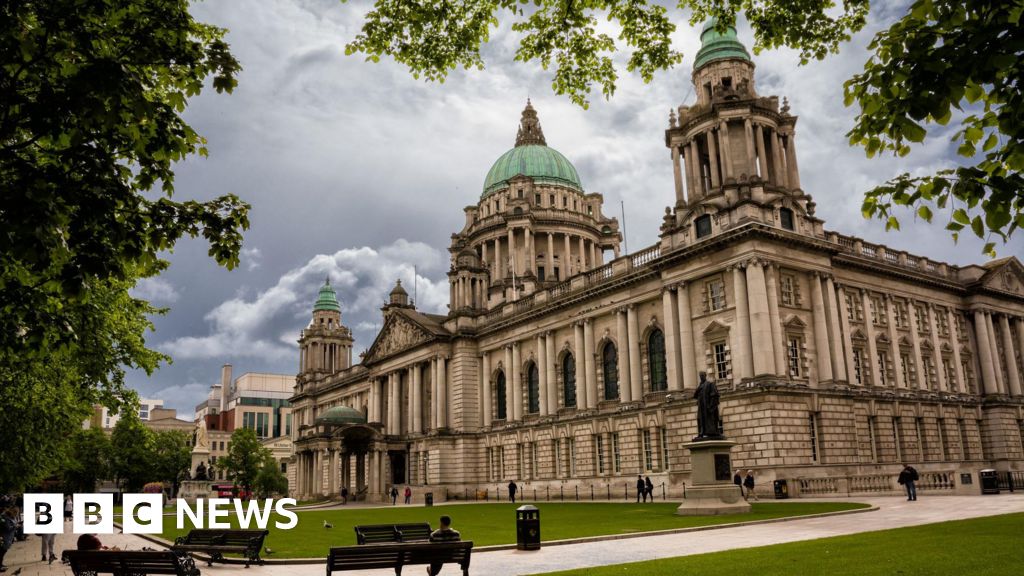 Palestinian flag to fly above Belfast City Hall