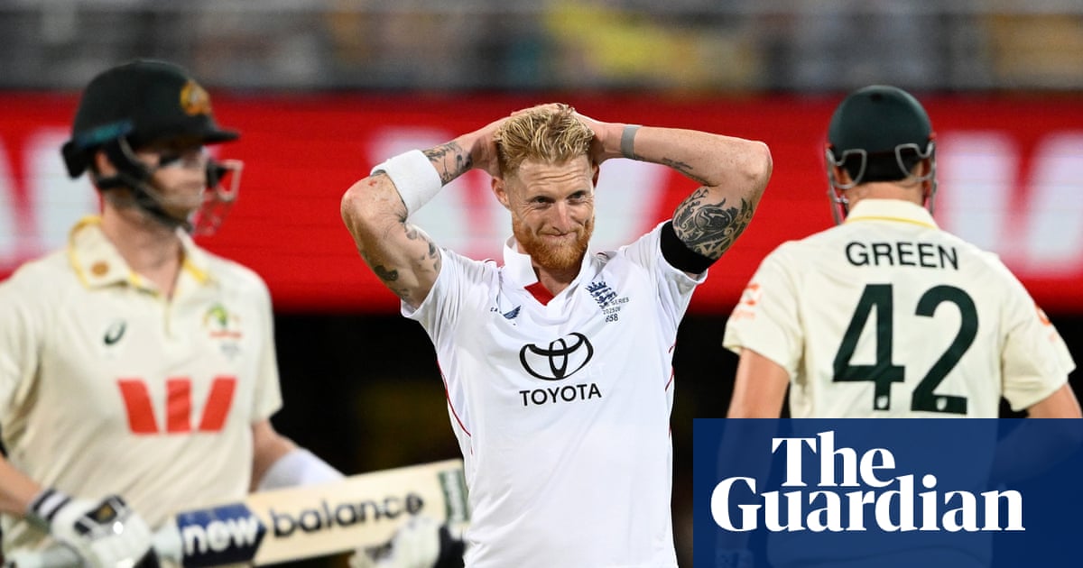England rue five dropped catches as Australia build lead in second Ashes Test | Ashes 2025-26
