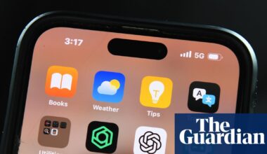 Chatbots can sway political opinions but are ‘substantially’ inaccurate, study finds | Artificial intelligence (AI)