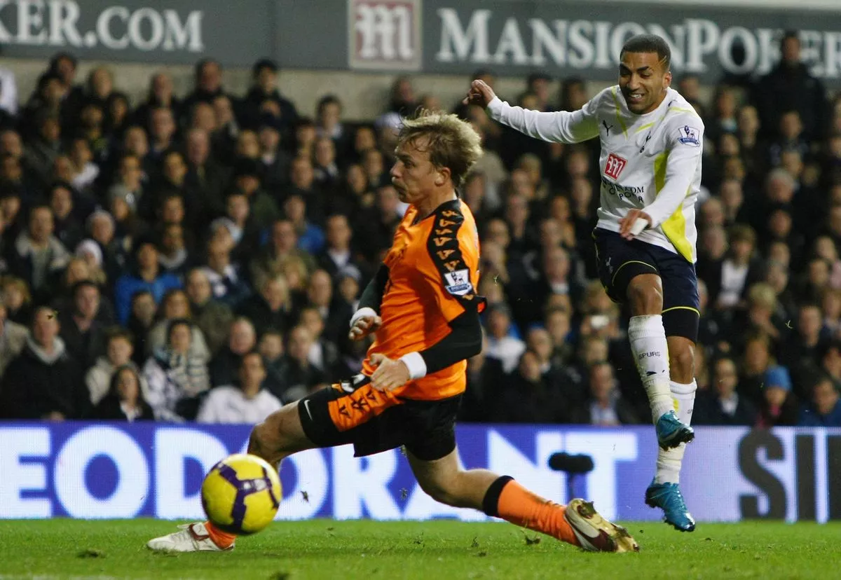 Aaron Lennon of Tottenham Hotspur scores their fifth goal past Chris Kirkland of Wigan Athletic during the Barclays Premier League match between Tottenham Hotspur and Wigan Athletic