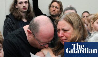 ‘Remember her name’: heartbreak in Bondi as huge crowd mourns Matilda | Bondi beach terror attack