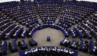 EU legislators support tightening migration laws